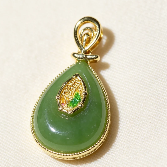 Natural teardrop-shaped green jasper pendant